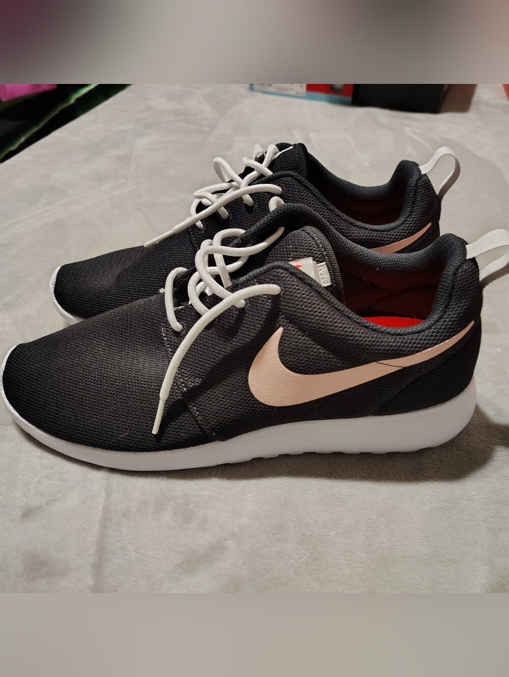 Nike Women's Roshe One sneakers in the Oil Grey and Storm Pink colorway Size 11
